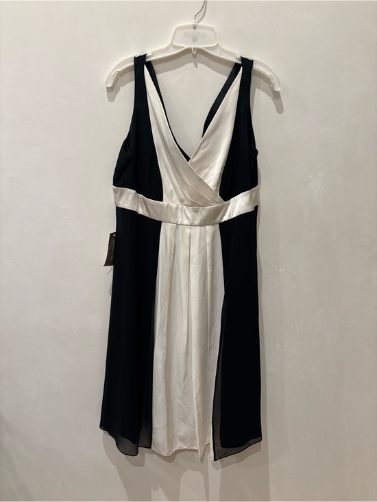 Ann Taylor Dresses & Skirts - Ann Taylor NWT Size 14 100% Silk Black White Color Block Wrap Front V Neck Dress